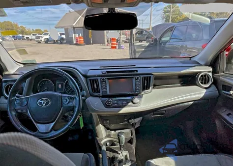 2016 Toyota Rav4 Xle z USA, uszkodzony, nr VIN 2T3WFREV6GW279462